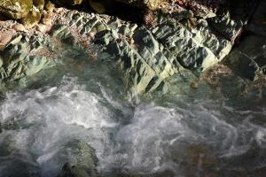 1. nagrada: Janez Resman, Tuf v strugi potoka Zgoša